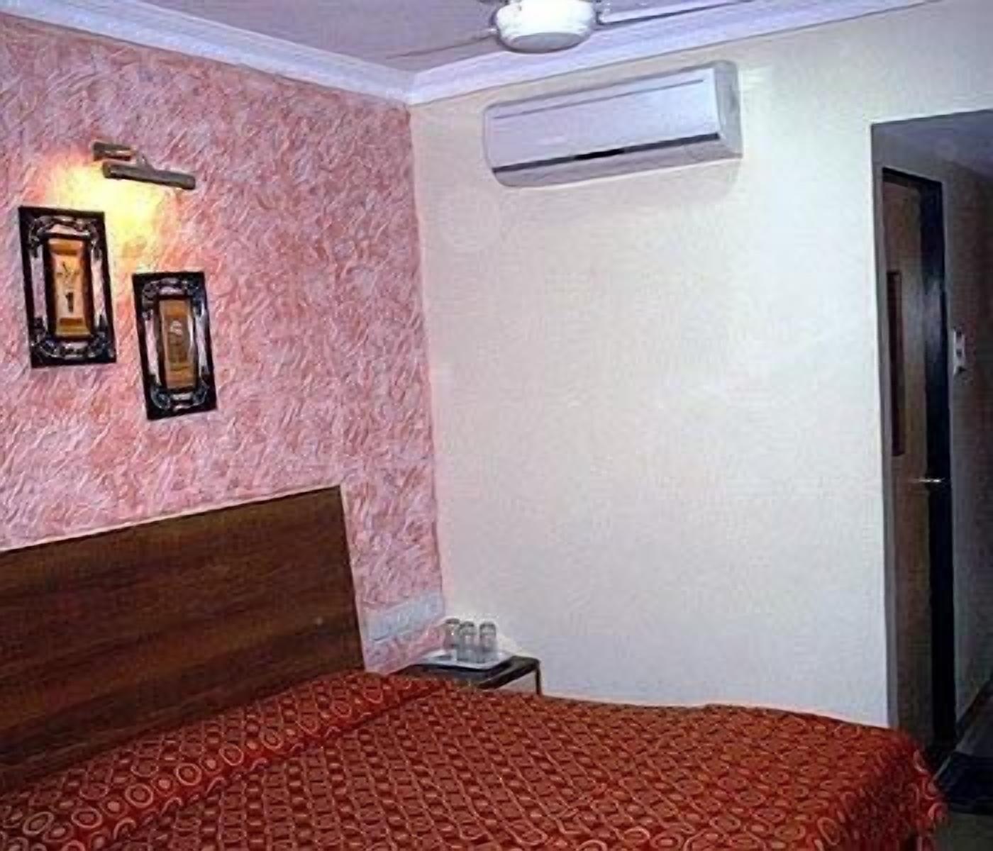 Hotel Unicontinental Bombay Esterno foto