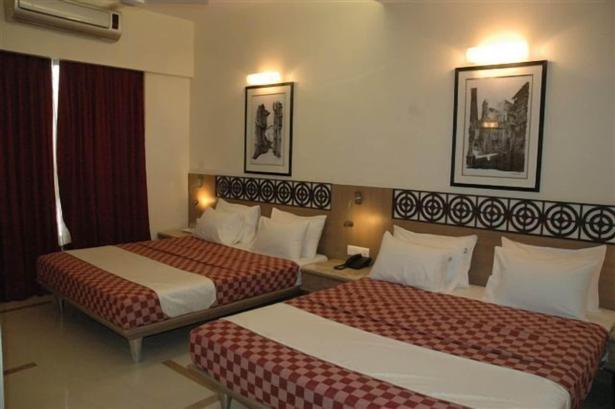 Hotel Unicontinental Bombay Esterno foto