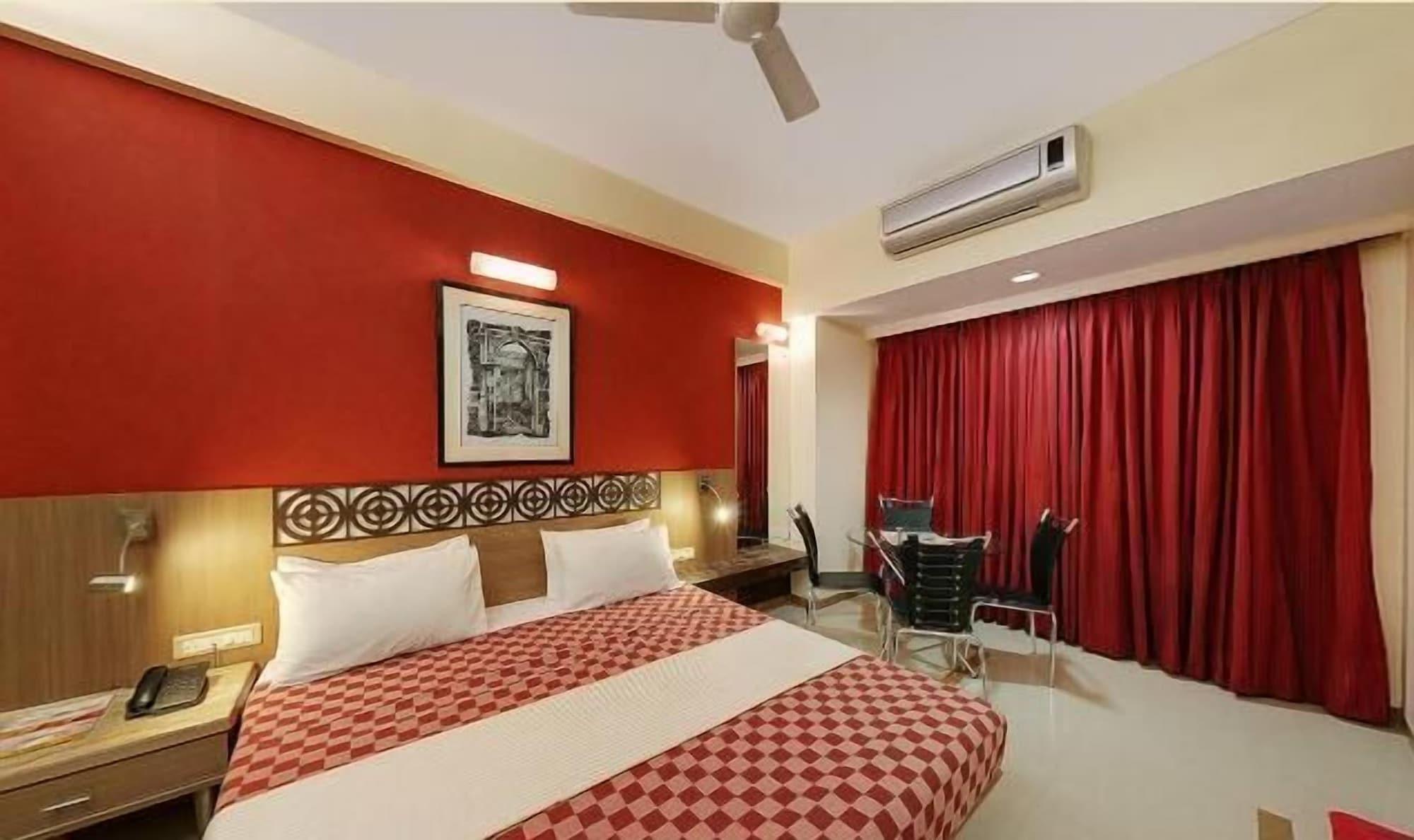 Hotel Unicontinental Bombay Esterno foto
