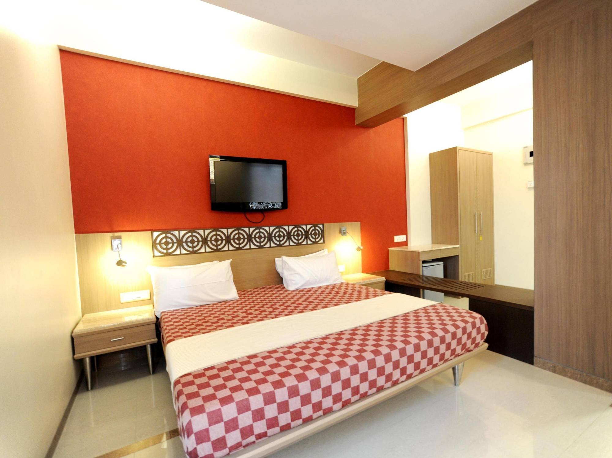 Hotel Unicontinental Bombay Esterno foto